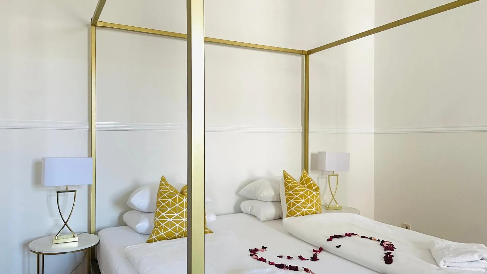 Apstay City Center Deluxe ǀ Free Parking ǀ Self Check-In Graz 0*,  Austria